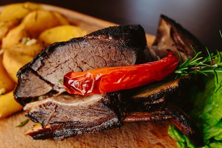 Запеченные говяжьи ребра