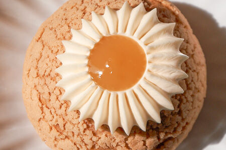 Заварное пирожное Шу с маракуйей