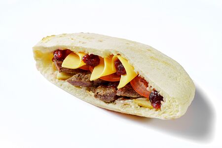 Шаурмиссия с Говядиной и клюквенным соусом в лепешке