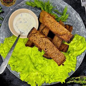 Гренки в чесночном соусе