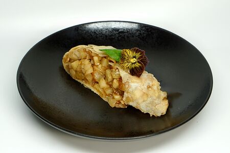 Постный яблочный штрудель