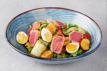 Салат с тунцом и картофелем бэби