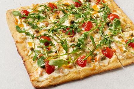 Римская пицца с томатами черри