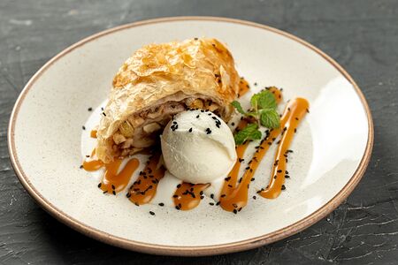 Яблочный штрудель