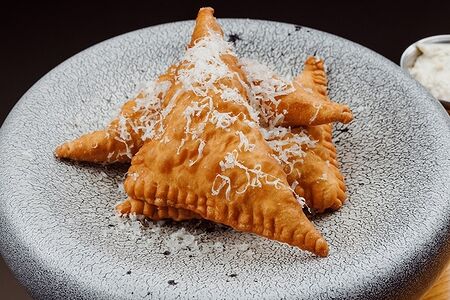 Мини-чебуреки с сыром