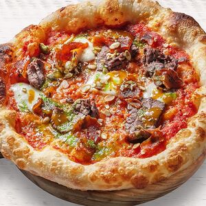 Пицца с говядиной и хурмой