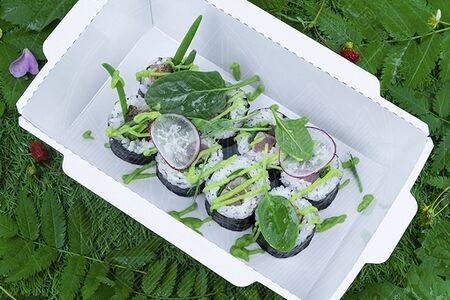 Ролл с тунцом гриль и гуакамоле