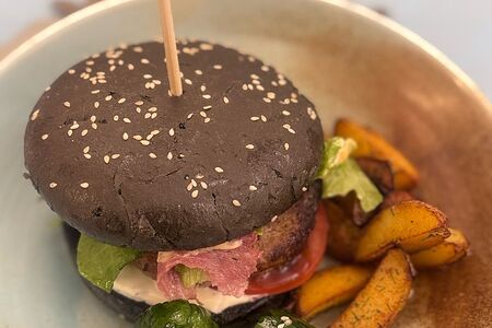 Бургер со мраморной говядиной и беконом