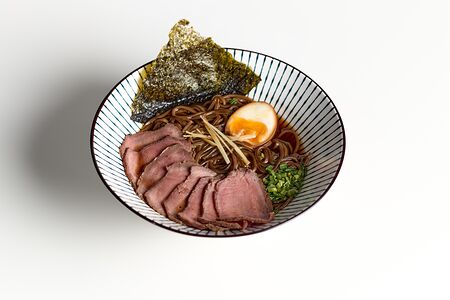 Рамен с говядиной и собой