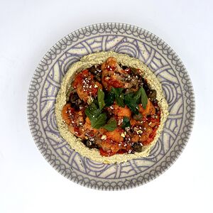 Цветная капуста на подушке из зеленого хумуса 