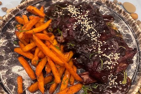 Ребрышки свиные с халопеньо и манго