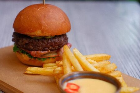 Бургер с говядиной и халапеньо 