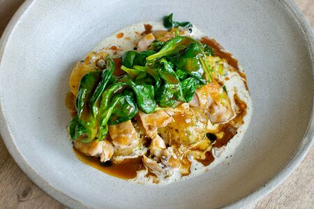 Куриное бедро с грибным соусом