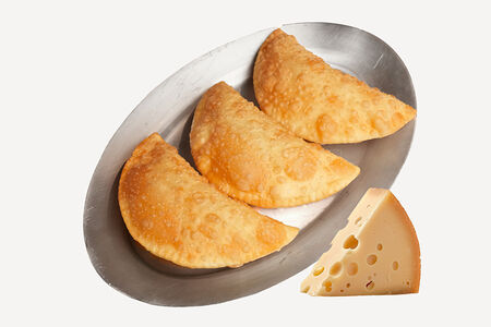 Чебуреки с сулугуни и аджикой