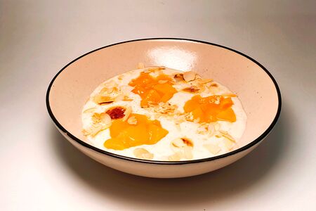 Рисовая каша, персик, белый шоколад