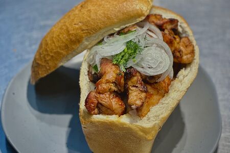 Куриный шашлык в хлебе