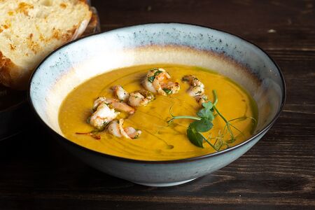 Кукурузный крем-суп с креветкой