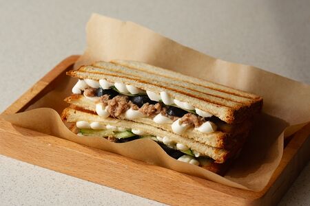 Сэндвич с тунцом