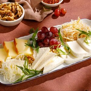 Ассорти из домашних сыров