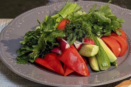 Овощная тарелка с сезонной зеленью