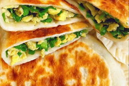 Пирожки с яйцом и черемшой