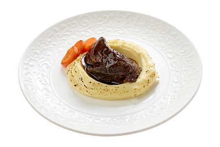 Телячьи щечки с картофельным пюре