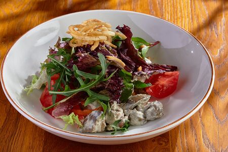 Теплый салат с куриной печенью