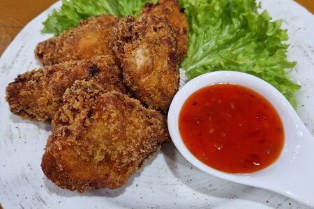 Острые куриные крылышки с соусом свит чили