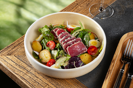 Салат с тунцом