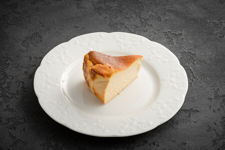 Баскский чизкейк с вареной сгущенкой