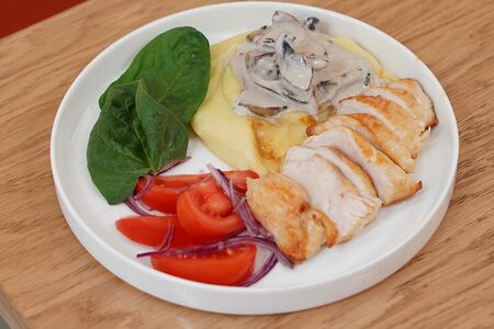 Куриный стейк с крем-пюре