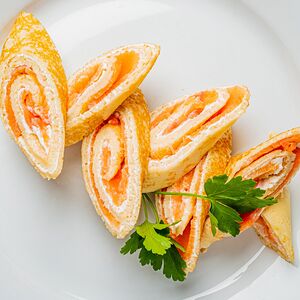 Блинчик с красной рыбой 