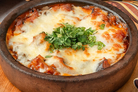 Овощи в кеци под сыром сулугуни