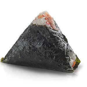 Онигири с лососем