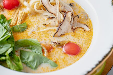 Суп Том Кха на кокосовом молоке