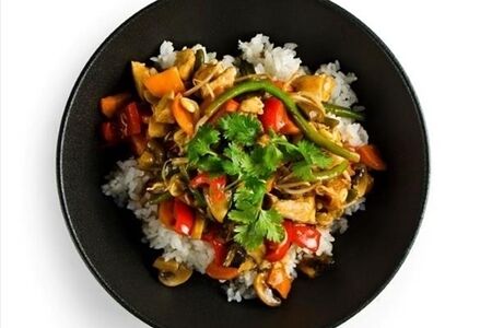 Курица с овощами в кисло-сладком соусе