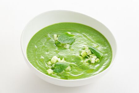 Зелёный гаспачо с авокадо