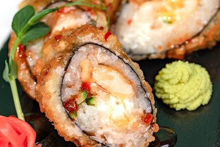 Ролл темпура с цыпленком Чили