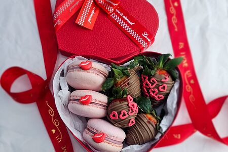 Макарон + клубника 