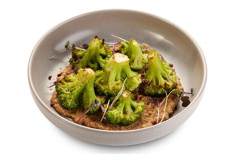 Брокколи в ореховом соусе