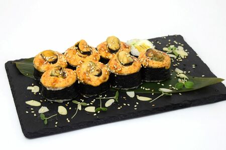 Запеченный с мидиями