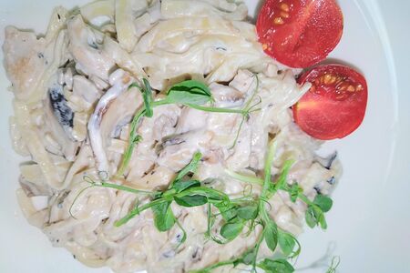 Фетучини с курицей и грибами
