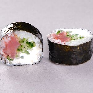 Ролл с тунцом и огурцом