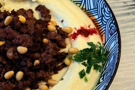 Хумус с говядиной