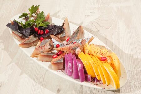 Сельдь с картофелем и красным лучком