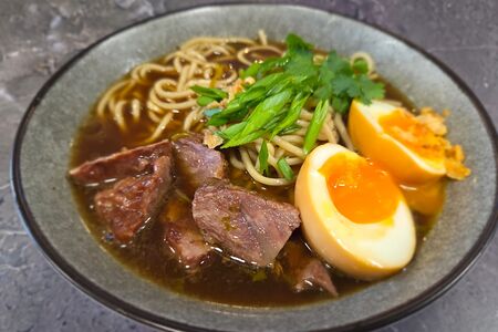 Рамен с говядиной Гюкоцу