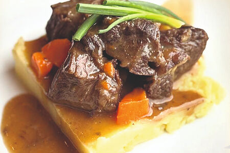 Говяжьи щёчки с картофельным пюре