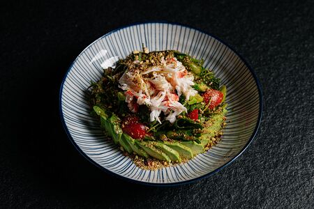 Зелёный салат с крабом