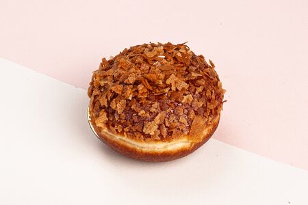 Пончик с вареной сгущенкой и бананом