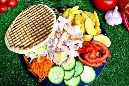 Шаурма на тарелке